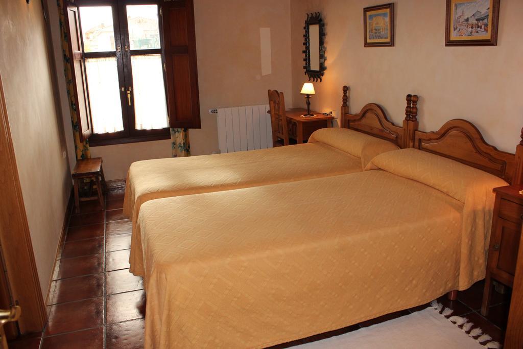 Casa Rural El Meson บริออเนส ภายนอก รูปภาพ